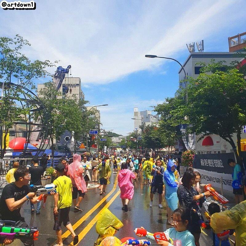 sinchon water gun festival water gun fight
